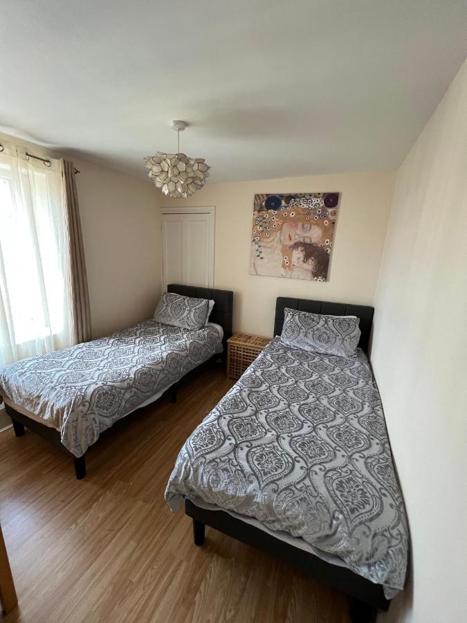 Stay In Yeovil Town Centre, Large 2 Bd Apt With Parking, Sleeps 4 Экстерьер фото