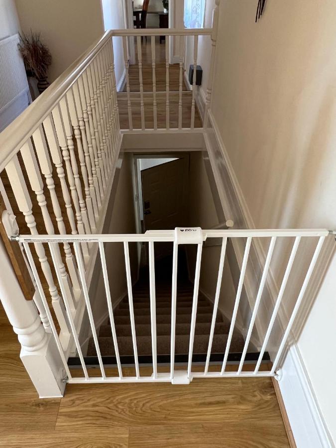 Stay In Yeovil Town Centre, Large 2 Bd Apt With Parking, Sleeps 4 Экстерьер фото